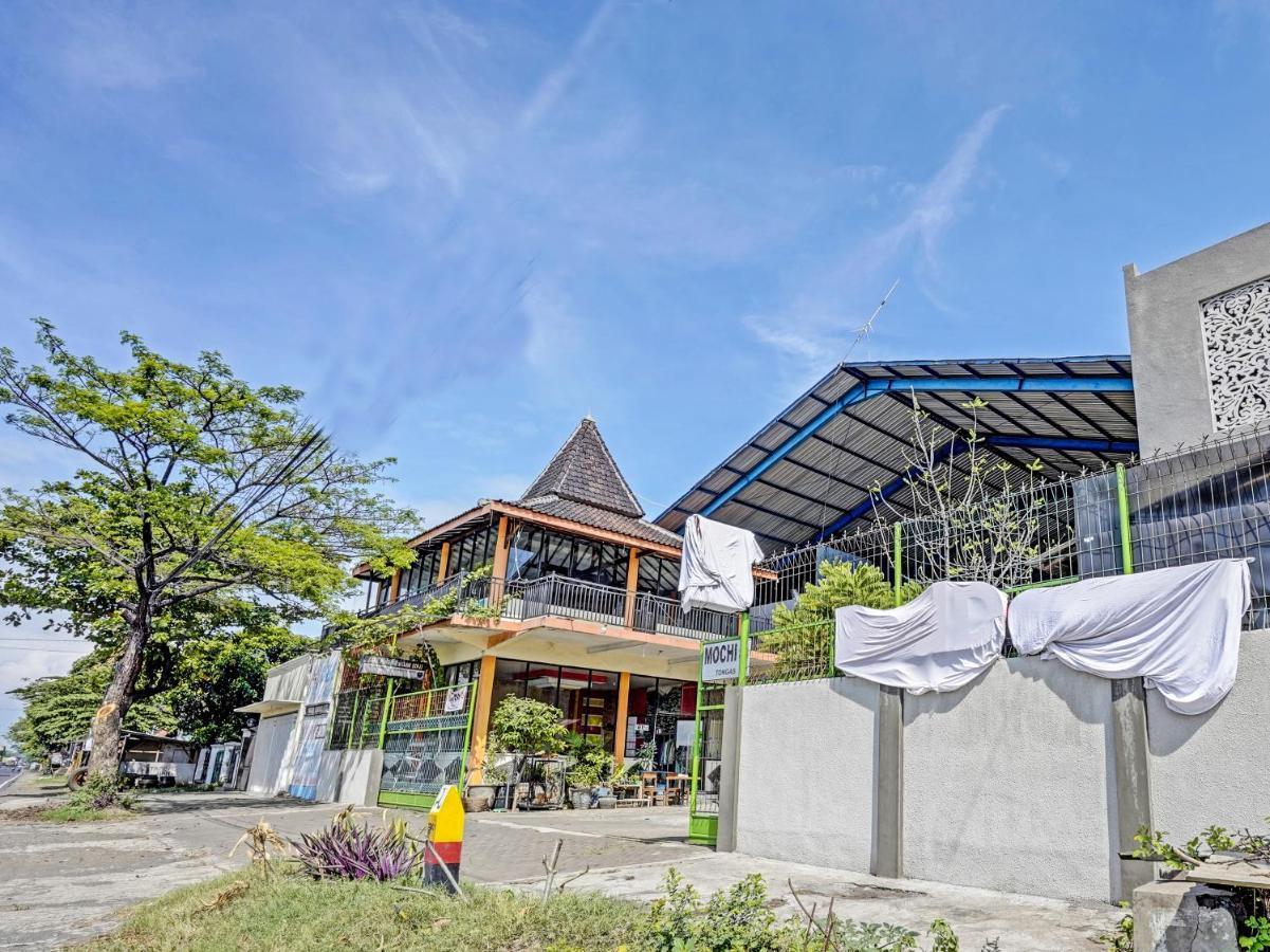 Oyo 90943 Mochi 88 Homestay Probolinggo Dış mekan fotoğraf