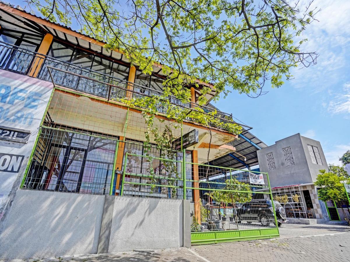 Oyo 90943 Mochi 88 Homestay Probolinggo Dış mekan fotoğraf